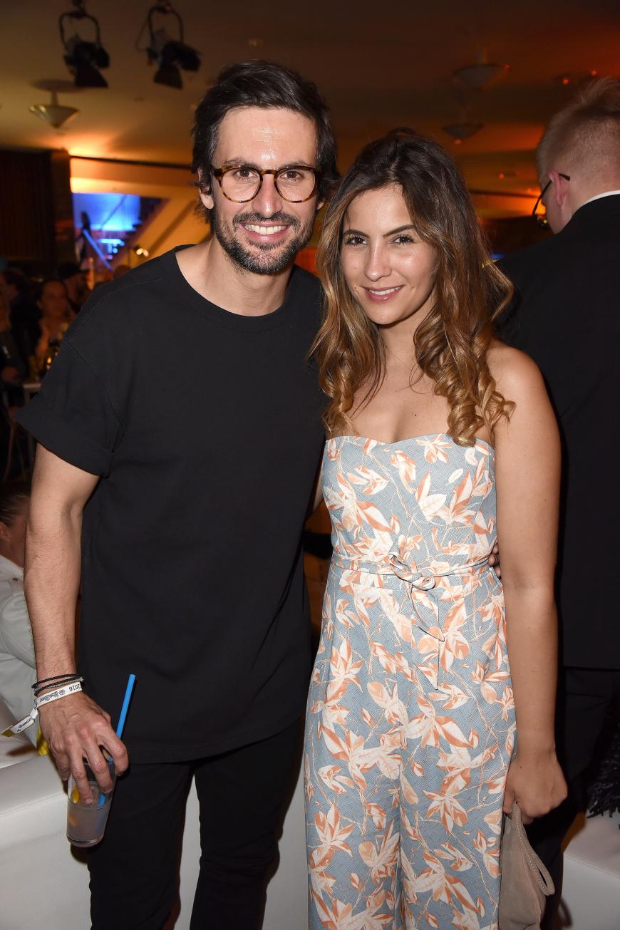 Tom Beck mit seiner Freundin Chrissanthi Kavazi.