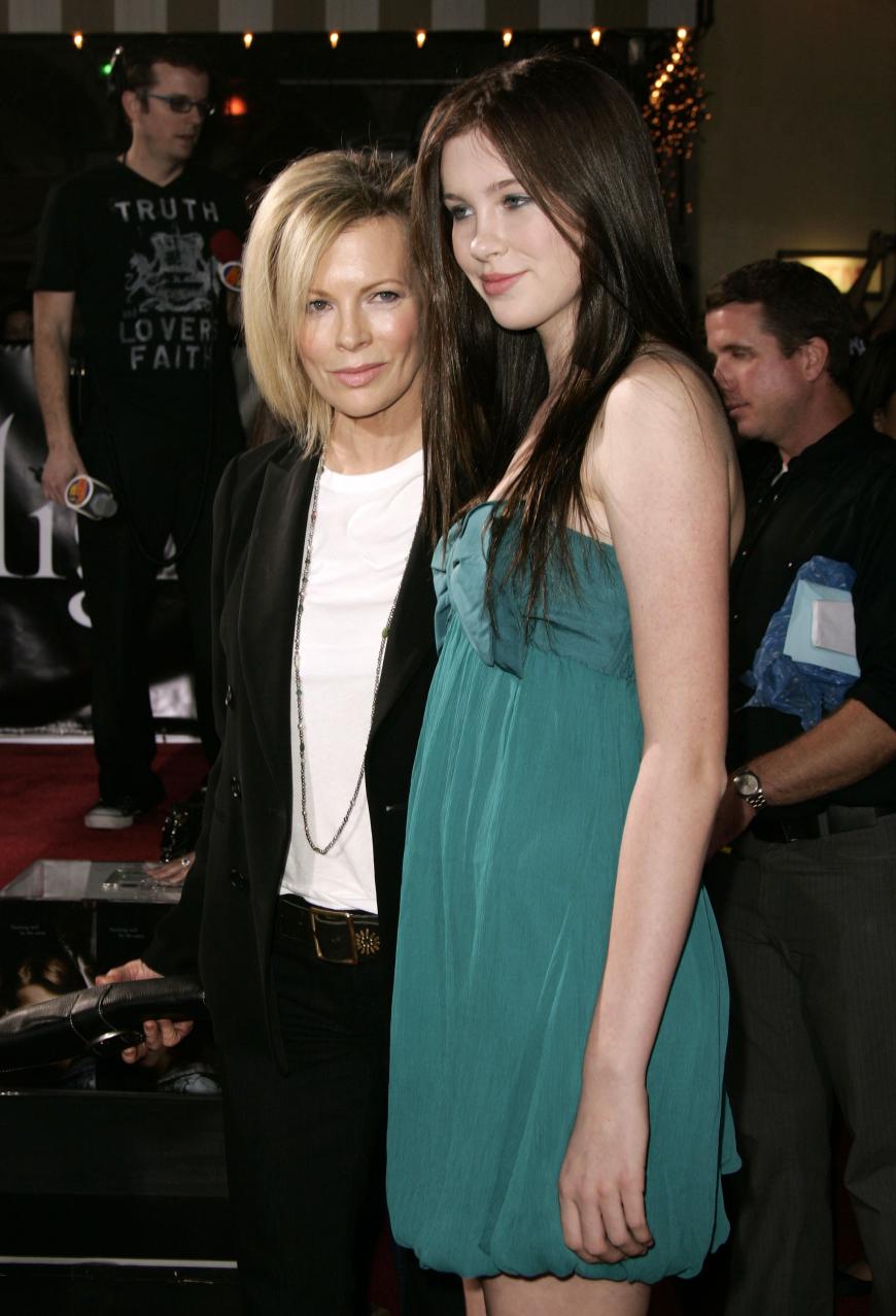Kim Basinger (l.) war 41 Jahre alt, als ihre Tochter Ireland 1995 zur Welt kam.