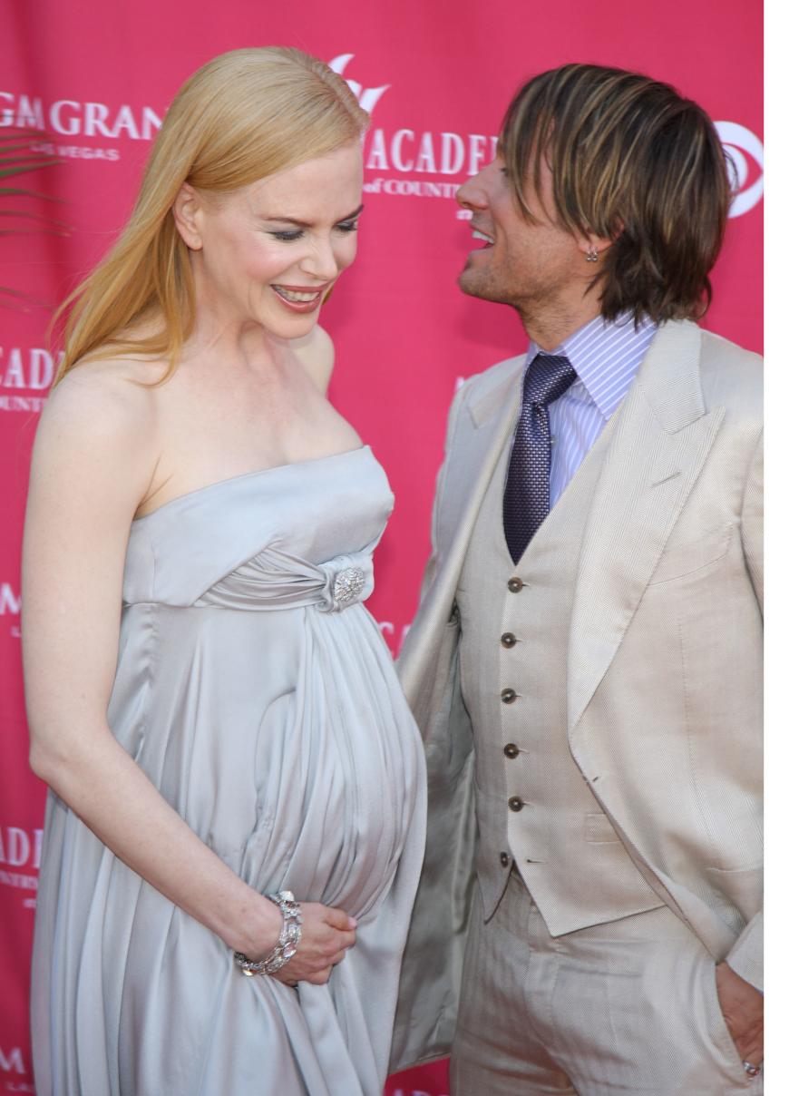 Nicole Kidman hat mit Tom Cruise bereits zwei Adoptivkinder. Mit 41 Jahren wurde sie 2008 das erste Mal leibliche Mutter der kleinen Sunday Rose. Ihr zweites Kind mit Keith Urban trug 2010 eine Leihmutter aus.