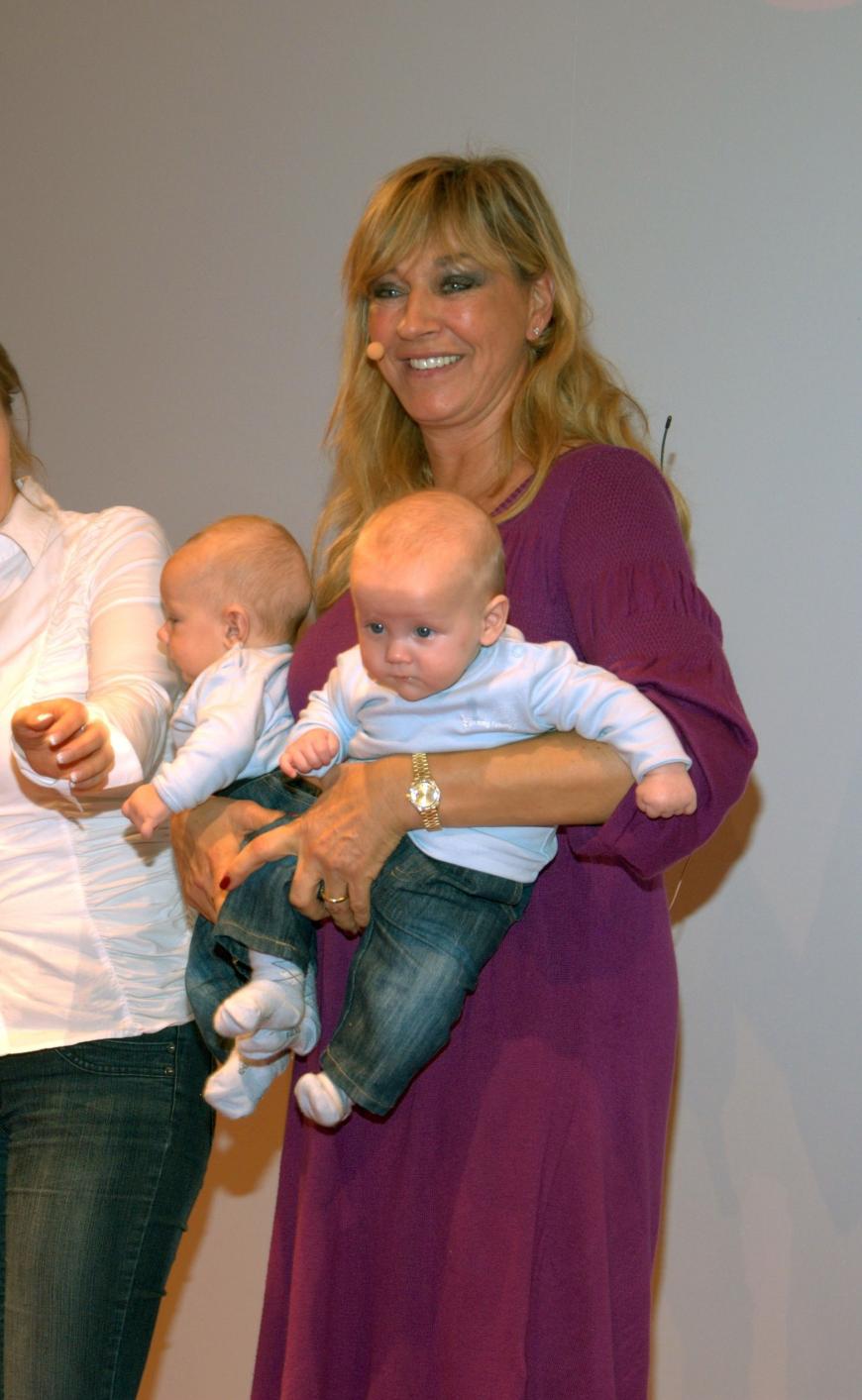 Soraya Lewe-Tacke, besser bekannt als Mama von Sarah Connor, bekam mit 50 Jahren Kind Nummer 7 und 8: die Zwillinge Lex und Mick.