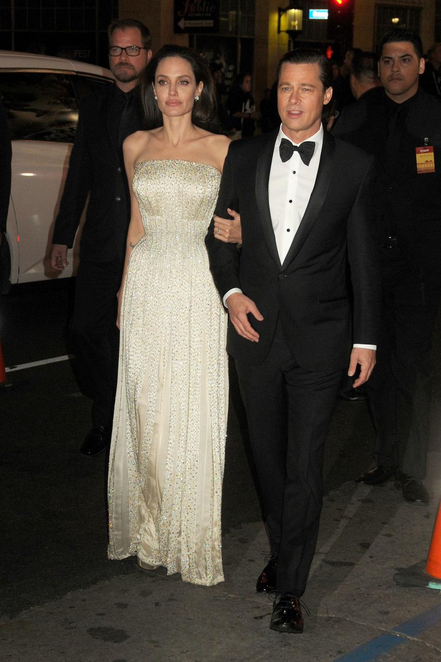 Seit Ende September 2016 die Trennung von Angelina Jolie und Brad Pitt bekannt wurde, häufen sich die Negativ-Schlagzeilen um das Noch-Ehepaar.