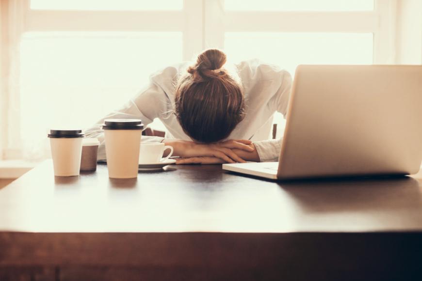 Nur noch hungrig und müde? Das könnte auf eine Winterdepression hindeuten