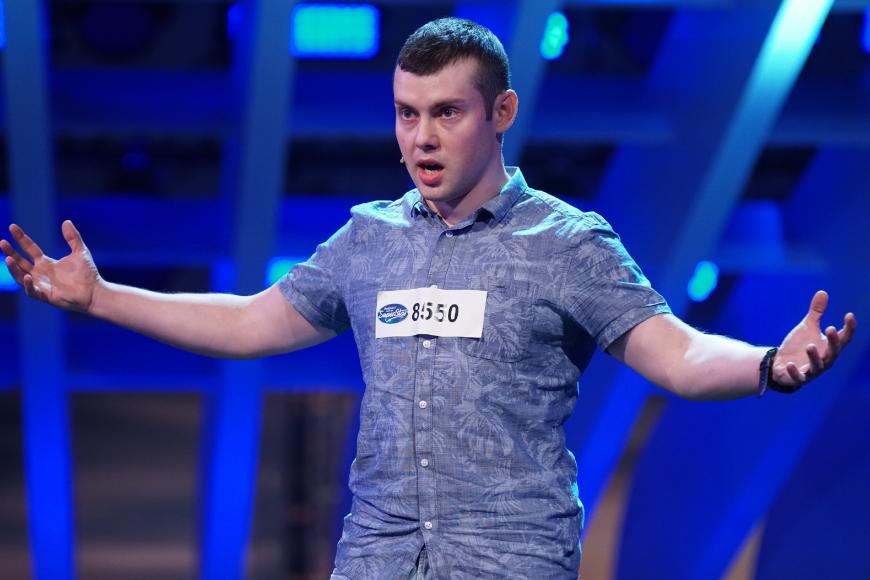 Michael Popov, 32, aus Schwerin sorgt mit „My Heart Will Go On“ von Celine Dion für Aufsehen. Nach einer vernichtenden Kritik vom Pop-Titan („Man muss schon ein ganz feines Ohr haben, um das nicht mit einer Klospülung zu verwechseln”) bei seinem letzten Castingauftritt im Jahr 2013, versucht Michael dieses Jahr erneut sein Glück bei DSDS und verspricht: „Popov is back!