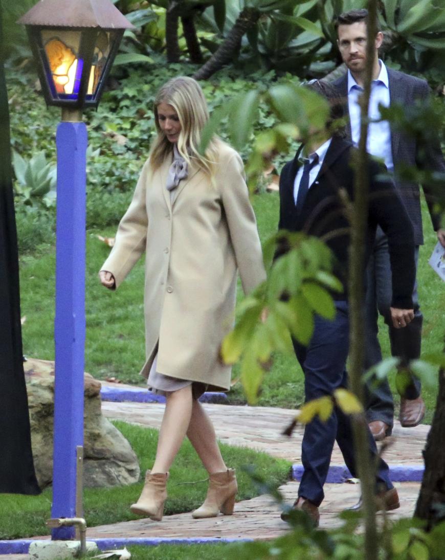 Gwyneth Paltrow auf dem Weg zur Beerdigung von Carrie Fisher und Debbie Reynolds.