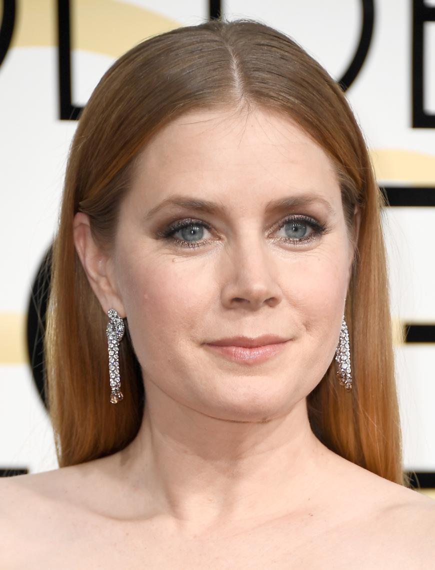 Die perfekte Mischung fand Amy Adams, nicht zu viel und nicht zu wenig Make-up, das dunkle Glitzer auf den Augen passt super zu ihrem roten Haar