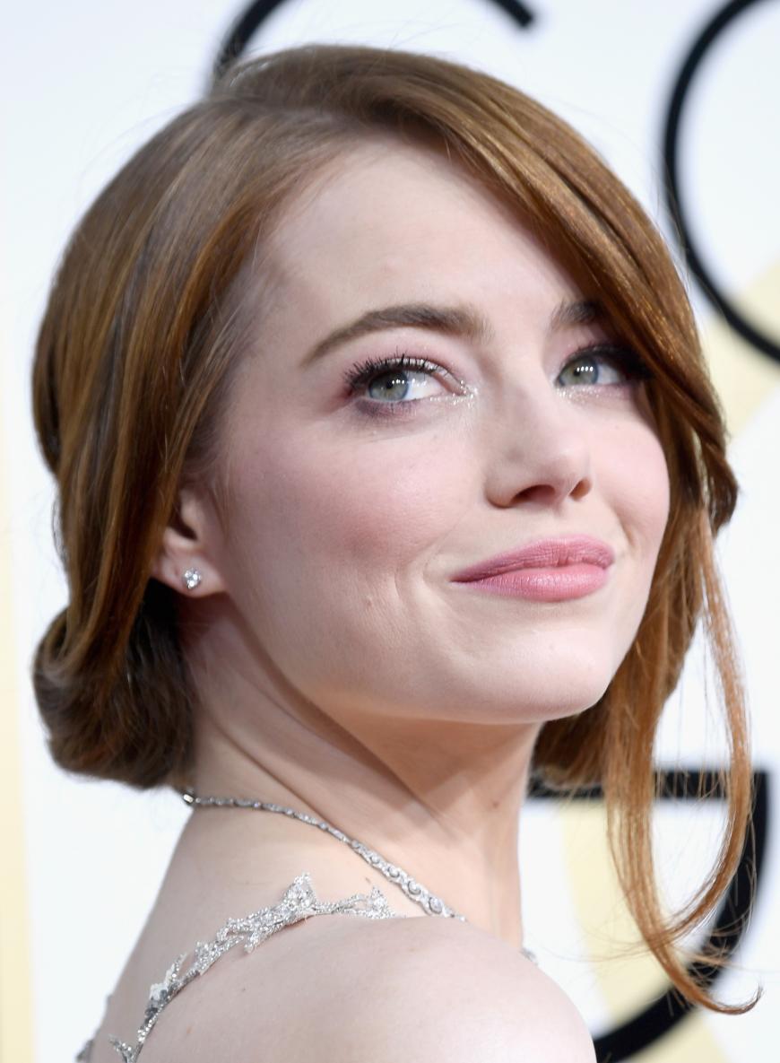 Glitzer im Augenwinkel sieht zauberhaft bei Emma Stone aus. Oder hat sie durch das Gewinnen in der Kategorie 'Beste Hauptdarstellerin' bei den Golden Globes 2017 schon glitzernde Tränen vergossen?