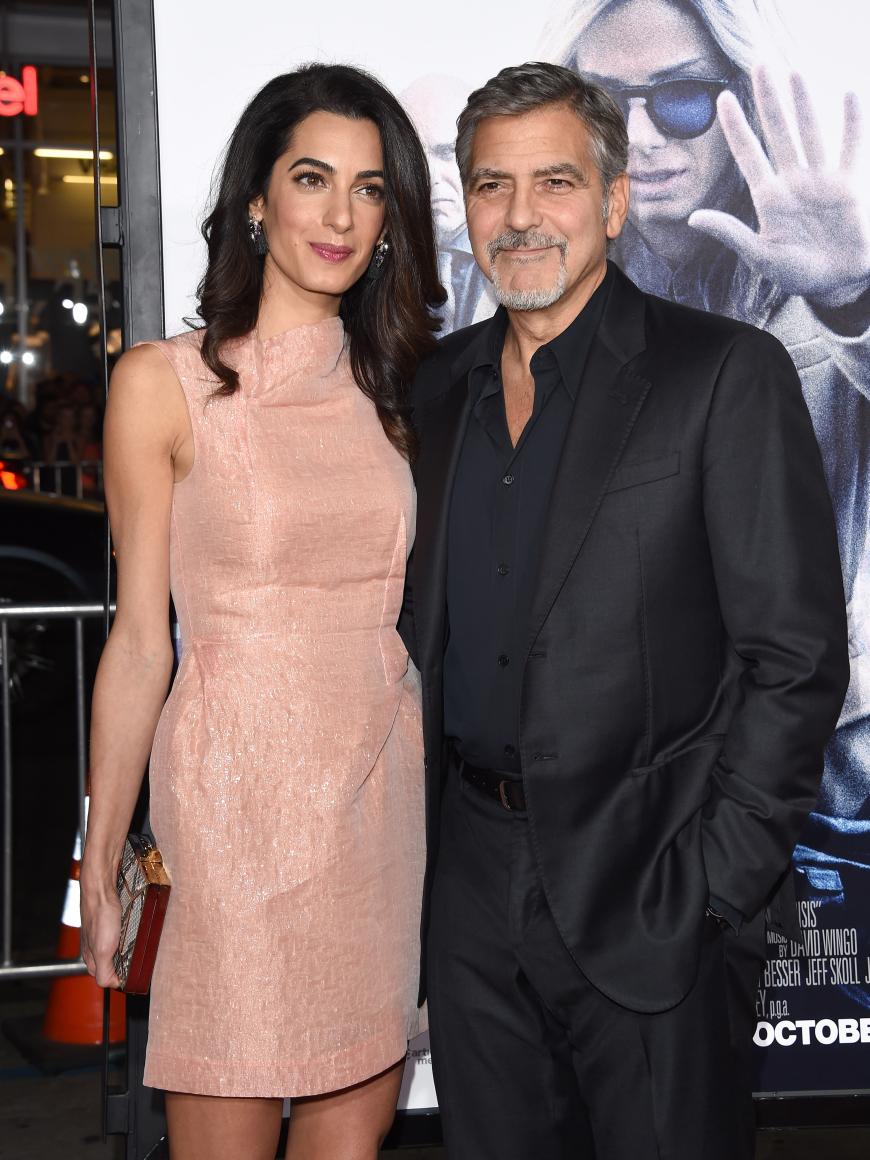Amal Clooney bezauberte in der Vergangenheit stets mit eng sitzenden Looks.