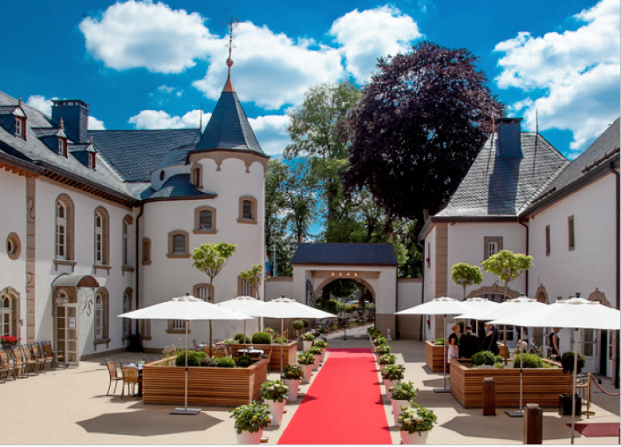 Der Rote Teppich ist bereits ausgerollt: Schloss Urspelt erwartet dich!