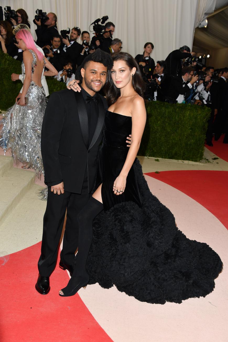 The Weeknd hat sich schnell geströstet. Bis vor zwei Monaten war er noch mit Bella Hadid zusammen.