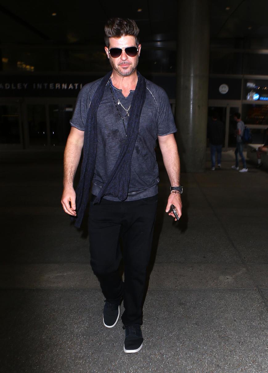 Robin Thicke wird beschuldigt, seinen Sohn geschlagen zu haben.