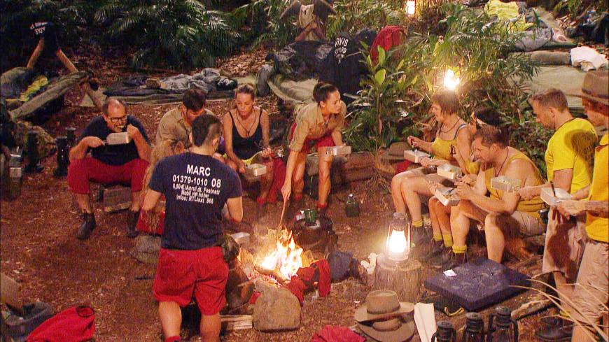 Gesagt, getan: Das Essen von Team Base Camp wird brüderlich unter allen Campern geteilt.