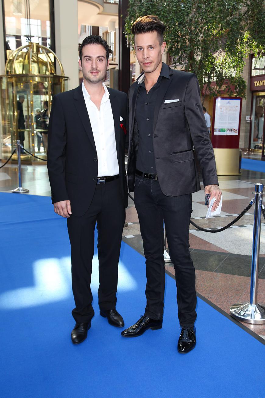 Zugegeben, auch in diesem Gesicht dürfte es sich das ein oder Botox-Spritzchen bequem gemacht haben. Dennoch sah der Ex-Mann von Schauspieler Helmut Berger 2012 doch noch um einiges natürlicher aus.