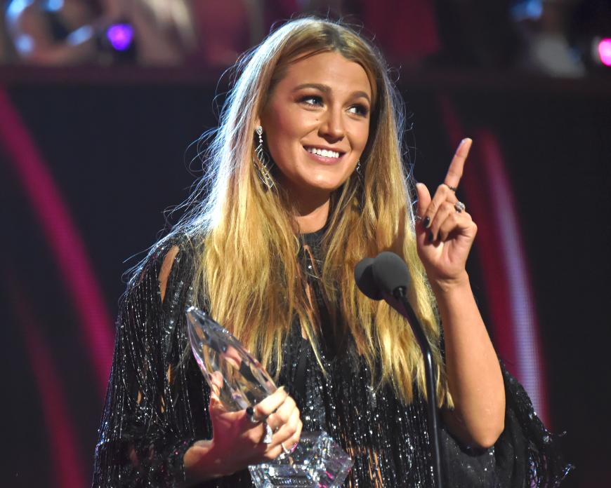 Fünf Mal wurde Blake Lively schon nominiert, nun durfte sie erstmals eine begehrte Trophäe bei den People's Choice Awards abräumen.