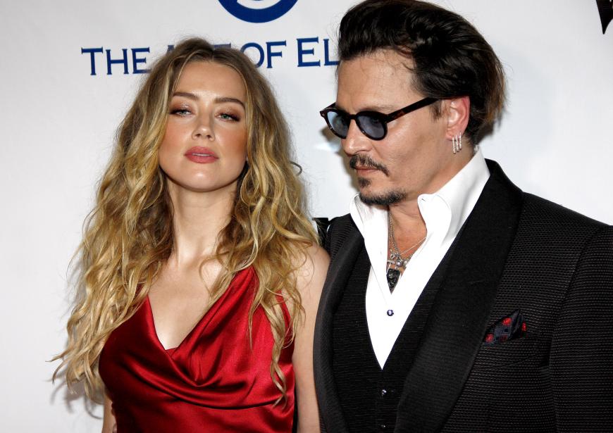Die Ehe mit Amber Heard endete im Drama. Mittlerweile haben sich die beiden Schauspieler außergerichtlich geeinigt.