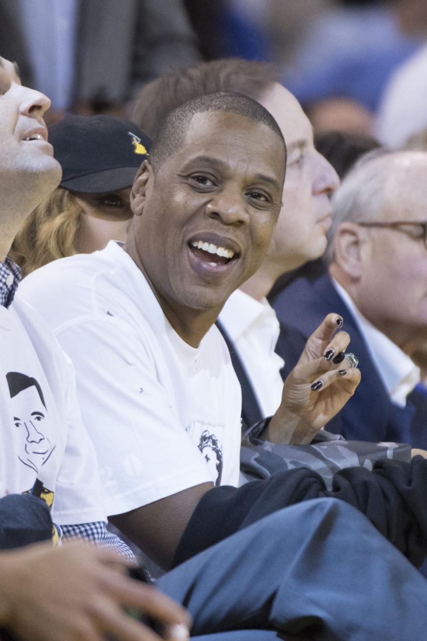 Jay-Z, 47, alias Shawn Carter, ist ein weiterer Rapper aus schlechten Verhältnissen. Der Ehemann von Beyoncé ist in Brooklyn großgeworden, wo er bereits mit 14 Jahren anfing, Crack zu verkaufen. Er überlebte drei Kugeln und schaffte es raus aus dem Ghetto - heute ist er einer der reichsten Männer der USA.