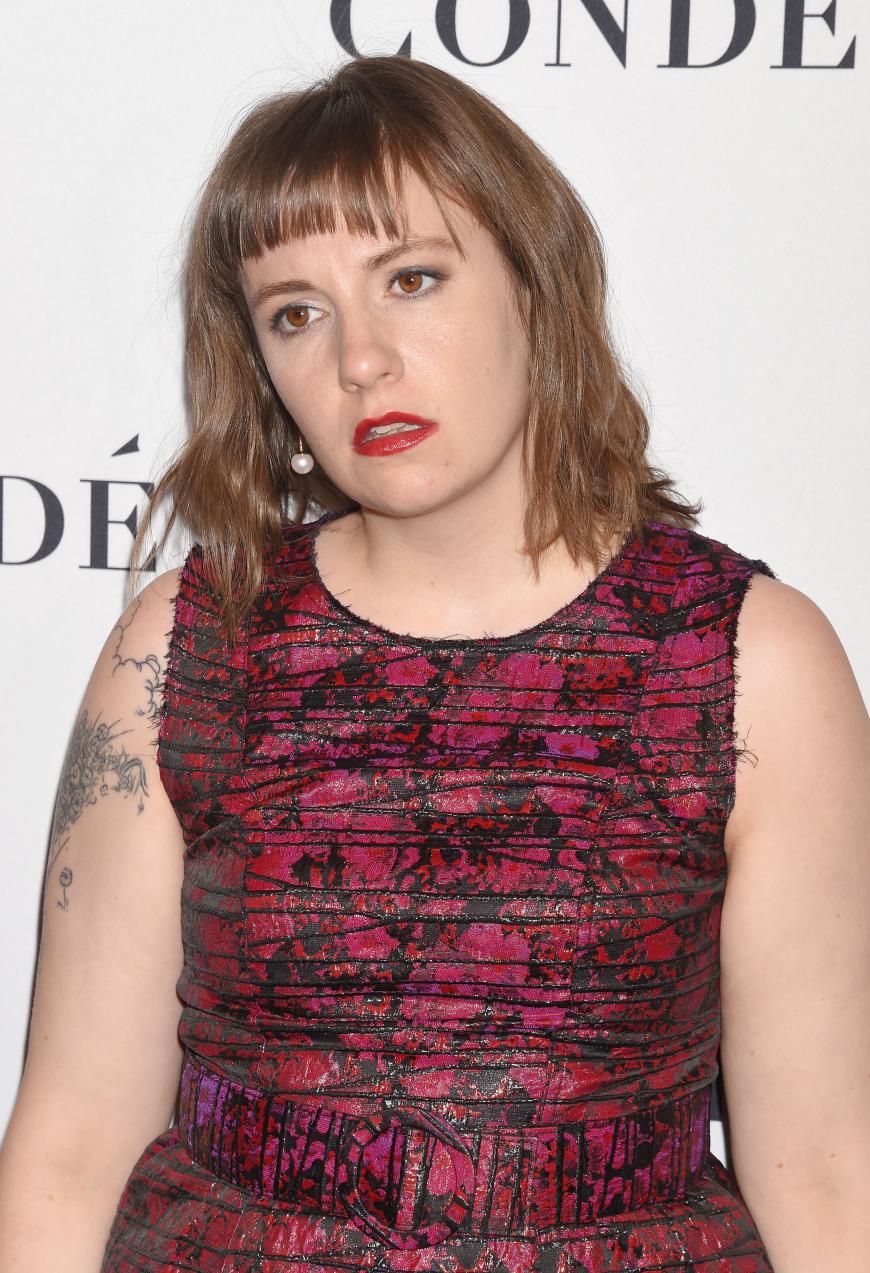 Lena Dunham musste wegen ihrer chronischen Krankheit erneut ins Krankenhaus.