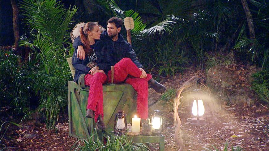 Bei der Schatzsuche an Tag 8 mussten Gina-Lisa Lohfink und Alexander