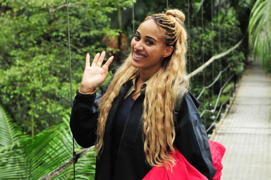 Tag 9 im Dschungel startet mit dem zweiten Auszug aus dem Camp: Sarah Joelle Jahnel wurde von den Zuschauern rausgewählt! Doch von Traurigkeit keine Spur: