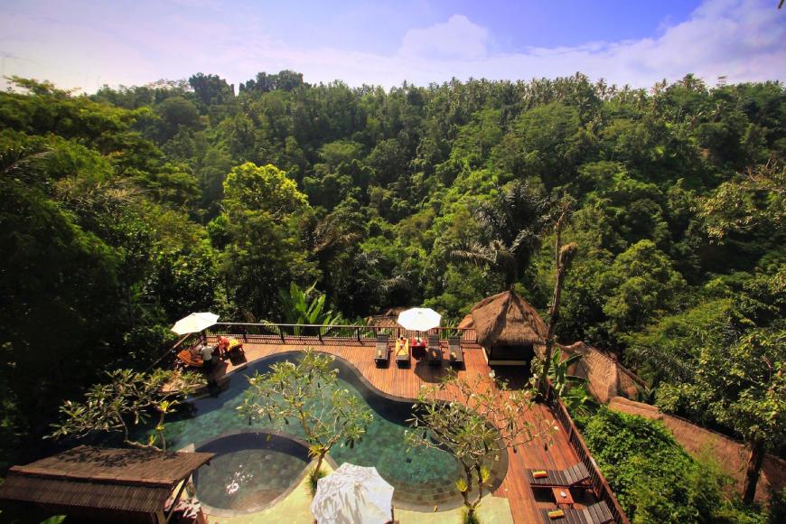 Das Nandini Jungle Resort liegt in Indonesien und macht seinem Namen alle Ehre.