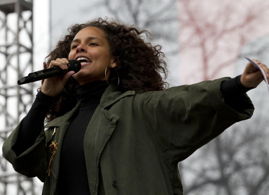 Superstar Alicia Keys erhebt in Washington ihre Stimme gegen den neuen US-Präsidenten.