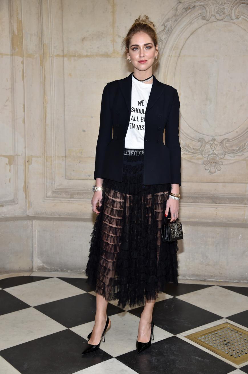Wer durfte bei der Show von Christian Dior natürlich nicht fehlen? Fashionbloggerin Chiara Ferragni, die in einem transparenten Tüll-Stufenrock eine gute Figur machte.
