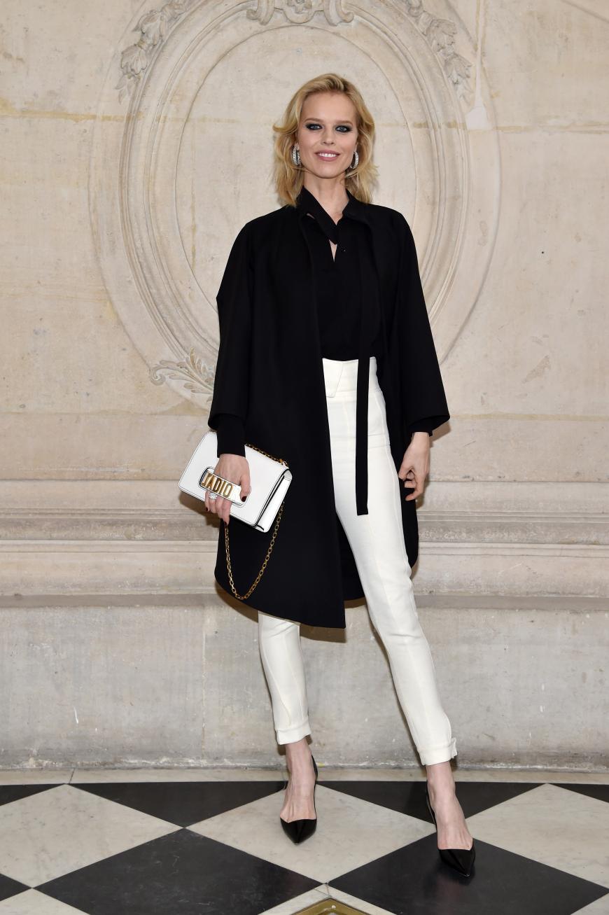 Topmodel Eva Herzigova sah sich in Paris den Modelnachwuchs aus der Nähe an.