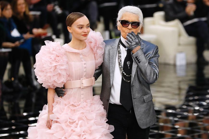 Auf dem Laufsteg durfte sie ihre Tochter Lily-Rose Depp bestaunen, die Karl Lagerfelds aktuelle Muse ist.