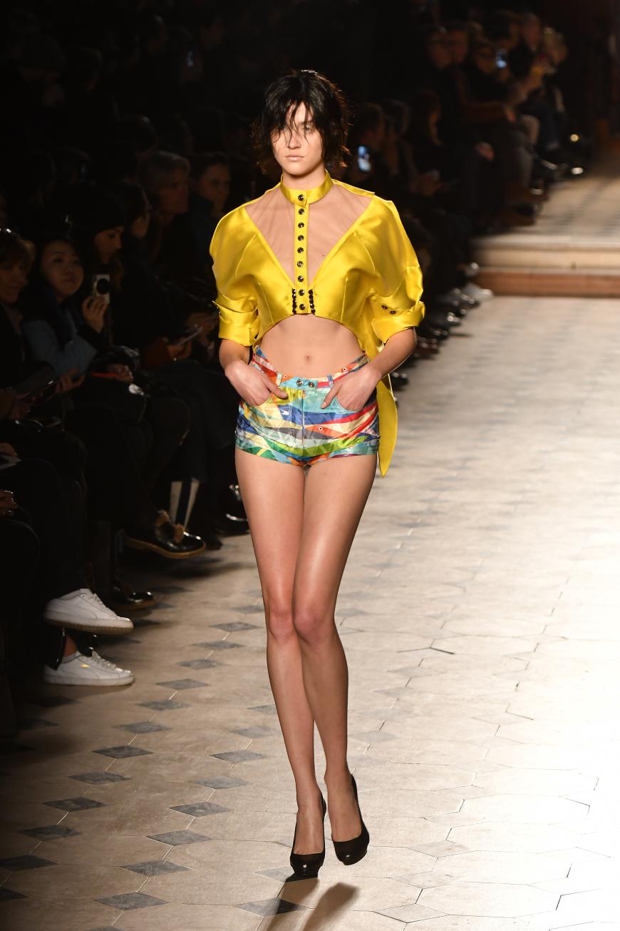 Die ganze Haute Couture Show von Alexandre Vauthier war sehr nackt und knapp.
