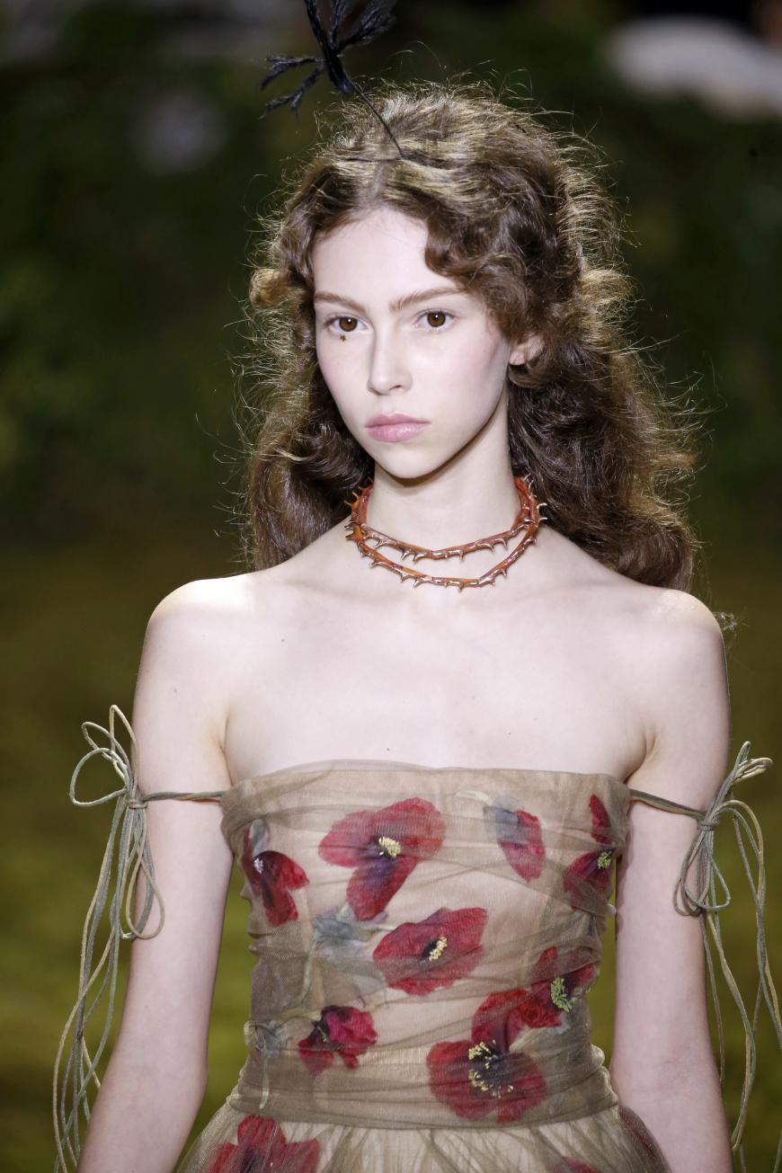 Bei Dior enthüllte meist der zweite Blick des Betrachters, wie durchsichtig die Stücke wirklich waren.