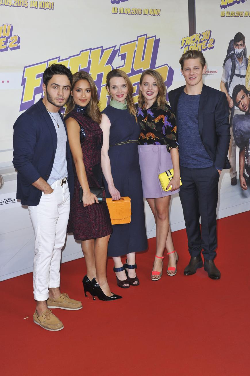 Wie Elyas M'Barek weiter erklärt, soll der gesamte Hauptcast wieder mit von der Partie sein: v.l. Aram Arami, Gizem Emre , Karoline Herfurth, Jella Haase und Max von der Groeben.