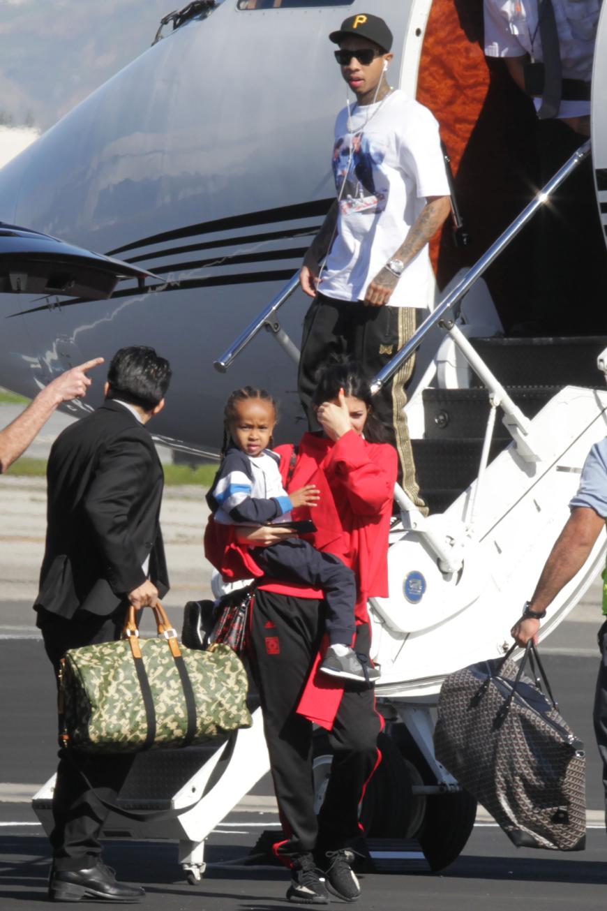 Auch Kylie Jenner, Freund Tyga und sein Sohn King gehen mit auf Reisen.