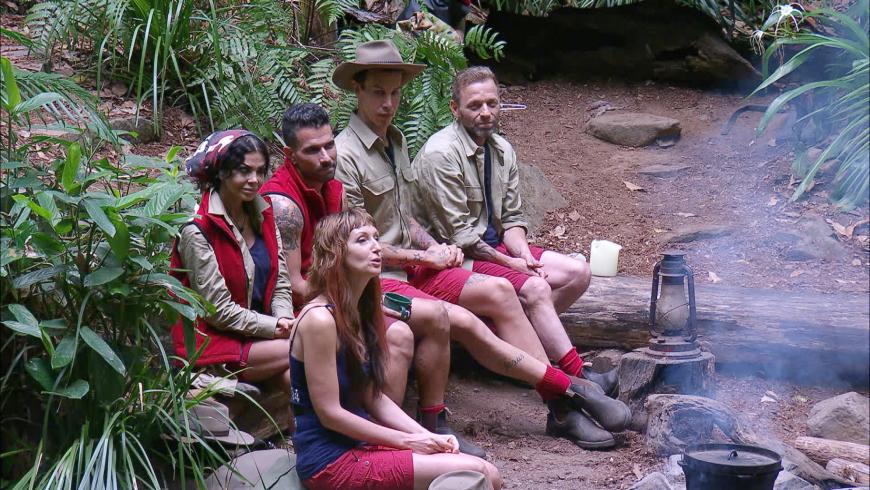 Die letzten fünf Camper Kader Loth, Hanka Rackwitz, Marc Terenzi, Florian Wess und Thomas Häßler bangen gespannt - wer darf ins Halbfinale einziehen?