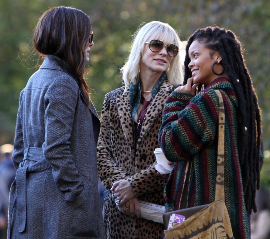 Sandra Bullock, Cate Blanchett und Rihanna (v.l.) am Set von