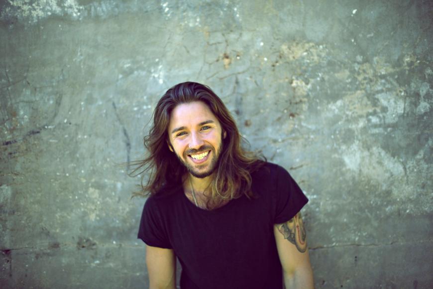 Gil Ofarim (34), Musiker und Schauspieler
„Ich tanze bei 'Let's Dance', weil Musik mein Leben ist. Musik löst in mir Bewegung aus. Ob das jetzt den Standards entspricht, weiß ich nicht, aber einfach kann ja jeder...“