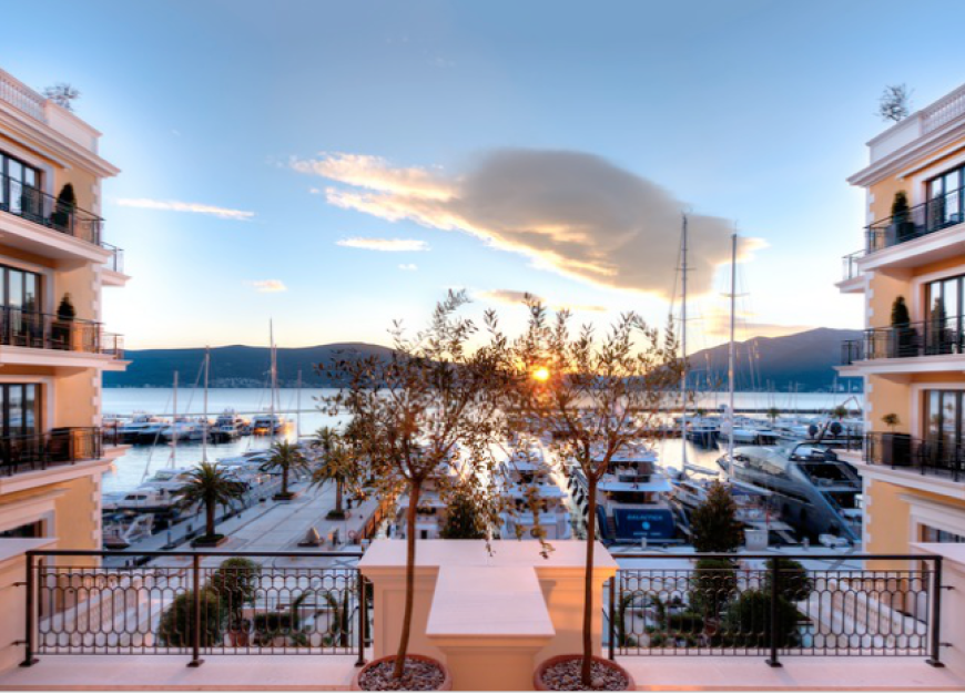 Der Yacht-Hafen von Montenegro lässt Herzen höher schlagen.