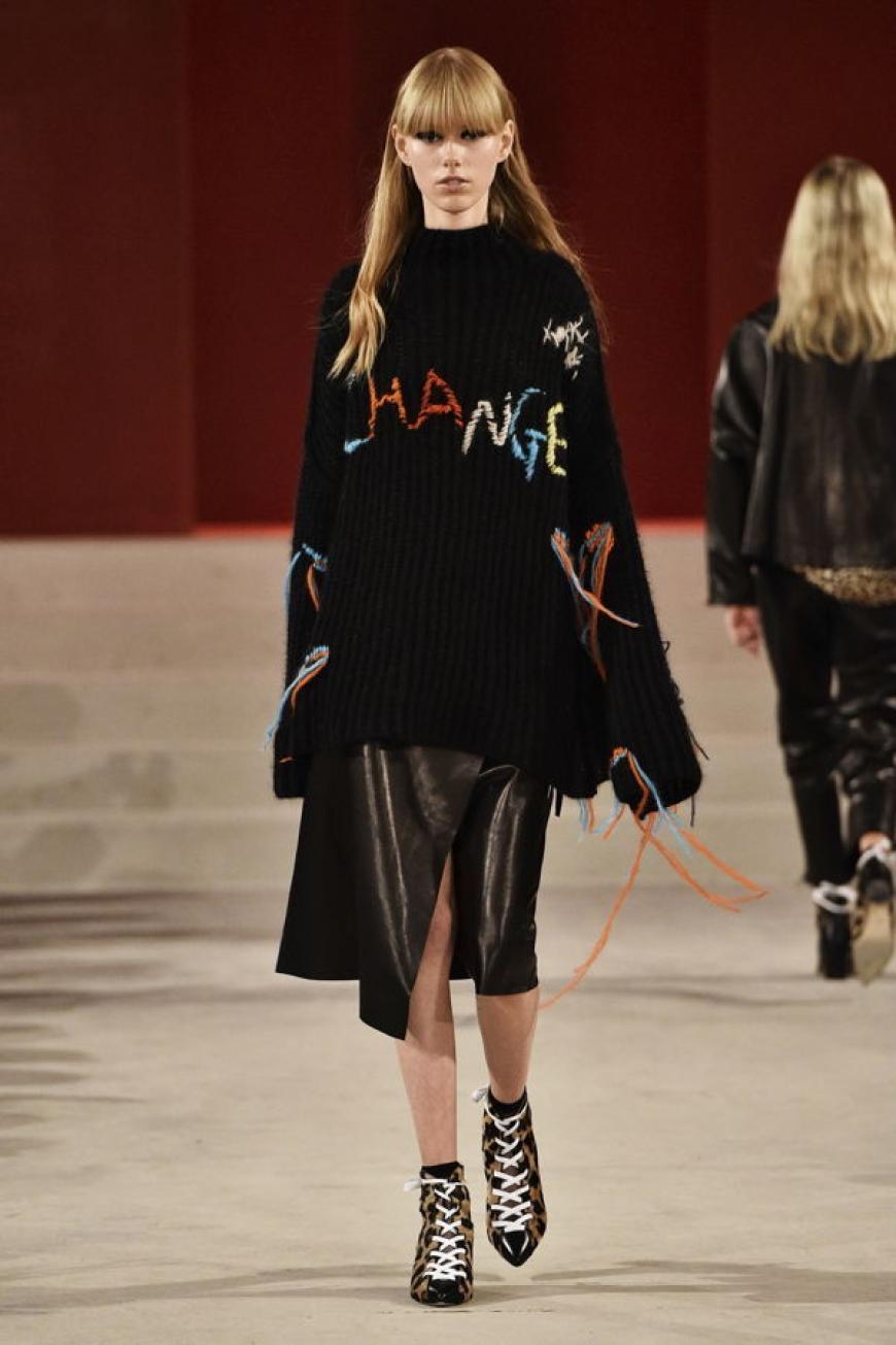Mit einer leichten Verspätung, was nur die Spannung der wartenden Blogger, Journalisten, Einkäufer und Gästen erhöhte, zeigte uns Lala Berlin die coolsten Kombinationen der Kopenhagen Fashion Week.