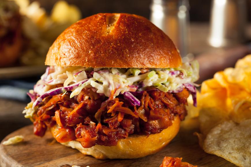 Dieser Burger besteht nur aus der Trendfrucht Jackfrucht, nicht etwa aus Fleisch!