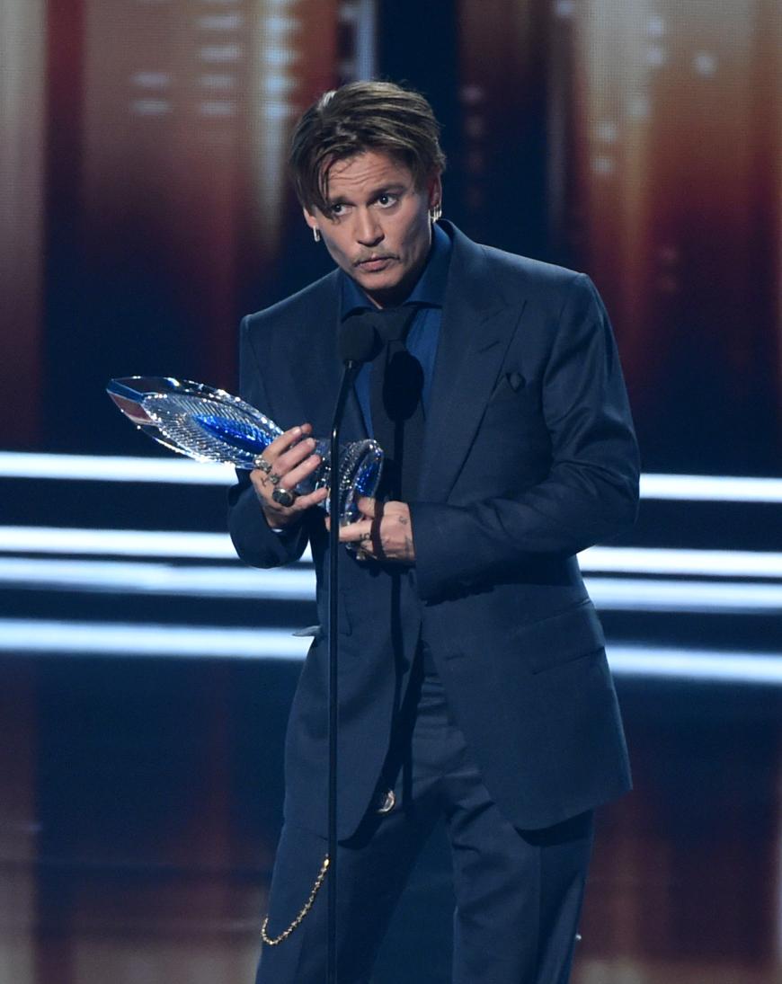 Bei den People's Choice Awards hielt Johnny Depp eine Rede und bedankte sich bei seinen Fans für ihre Unterstützung.