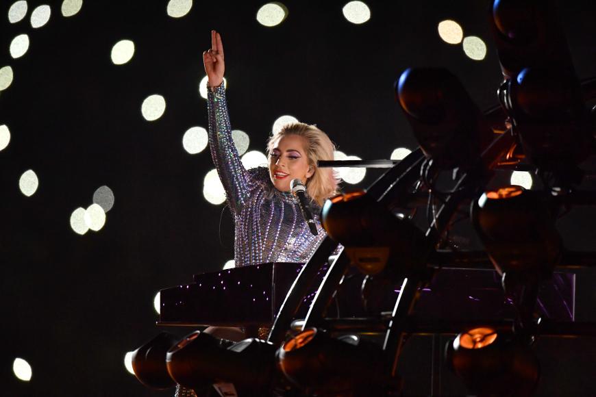 Süß! Gaga grüßt dabei auch ihre Eltern mit den Worten