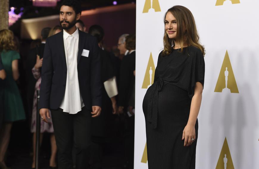 Natalie Portmans kam samt XL-Babykugel ins Beverly Hilton Hotel.