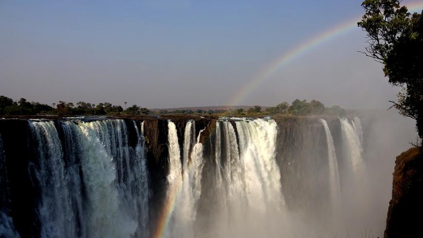In der zweiten Staffel, im Jahr 2012, entführte der Charmeur Paul Janke seine auserwählte Sissi auf ein Abenteuer nach Kapstadt. Mit dem Helikopter ging es für beide über die Victoria Falls. Sissi schwärmte selbst, dass es der schönste Tag ihres Lebens gewesen sei. Romantik pur!
Tipp: Für ein kleineres Budget empfehlen wir einen Helikopterflug in Island. Hier können neben Wasserfällen auch Gletscher, Vulkane und geothermale Pools entdeckt werden.