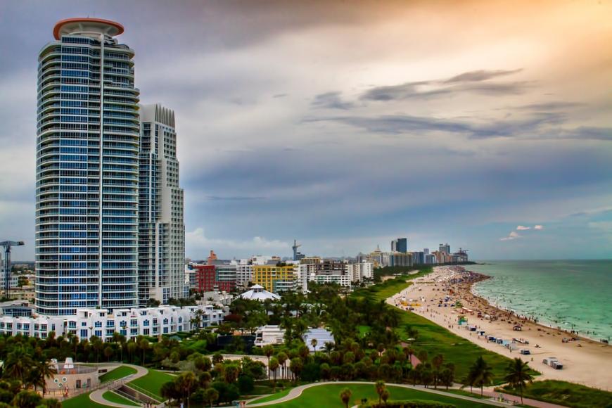 Aktuell findet Staffel 7 in Miami statt. Das ist mit Miami Beach natürlich auch ein traumhaftes Urlaubsziel! Es bleibt also spannend, zu welchem traumhaften Reiseziel Sebastian Pannek in der aktuellen Staffel seine drei liebsten Frauen entführt.