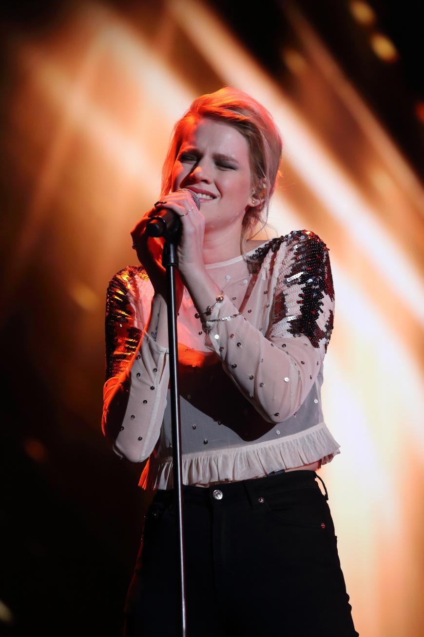 Levina sang sich mit