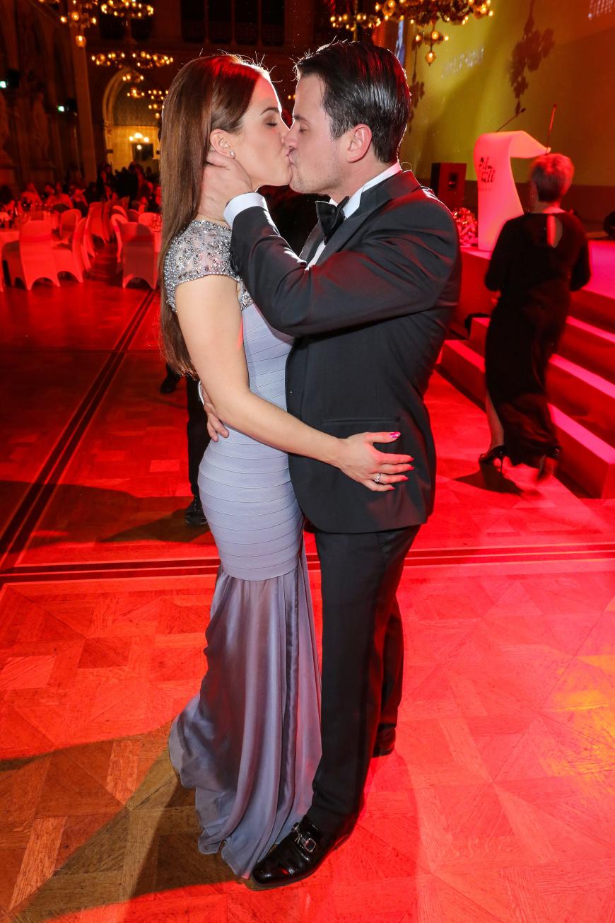 Davor knutschte er mit Ex-Freundin Angelina Heger.