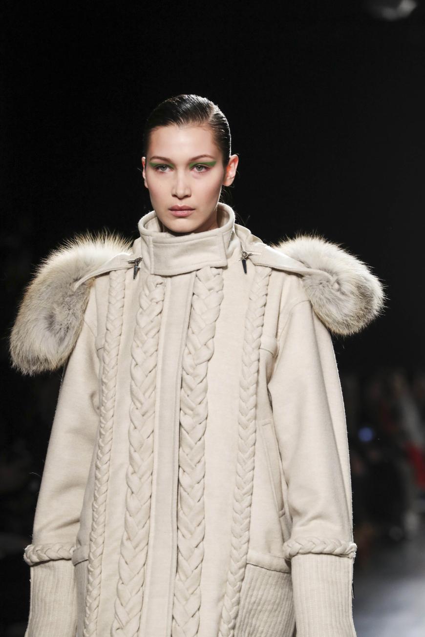 Auch nach der Show von Prabal Gurung vergoss Bella Hadid Tränen.