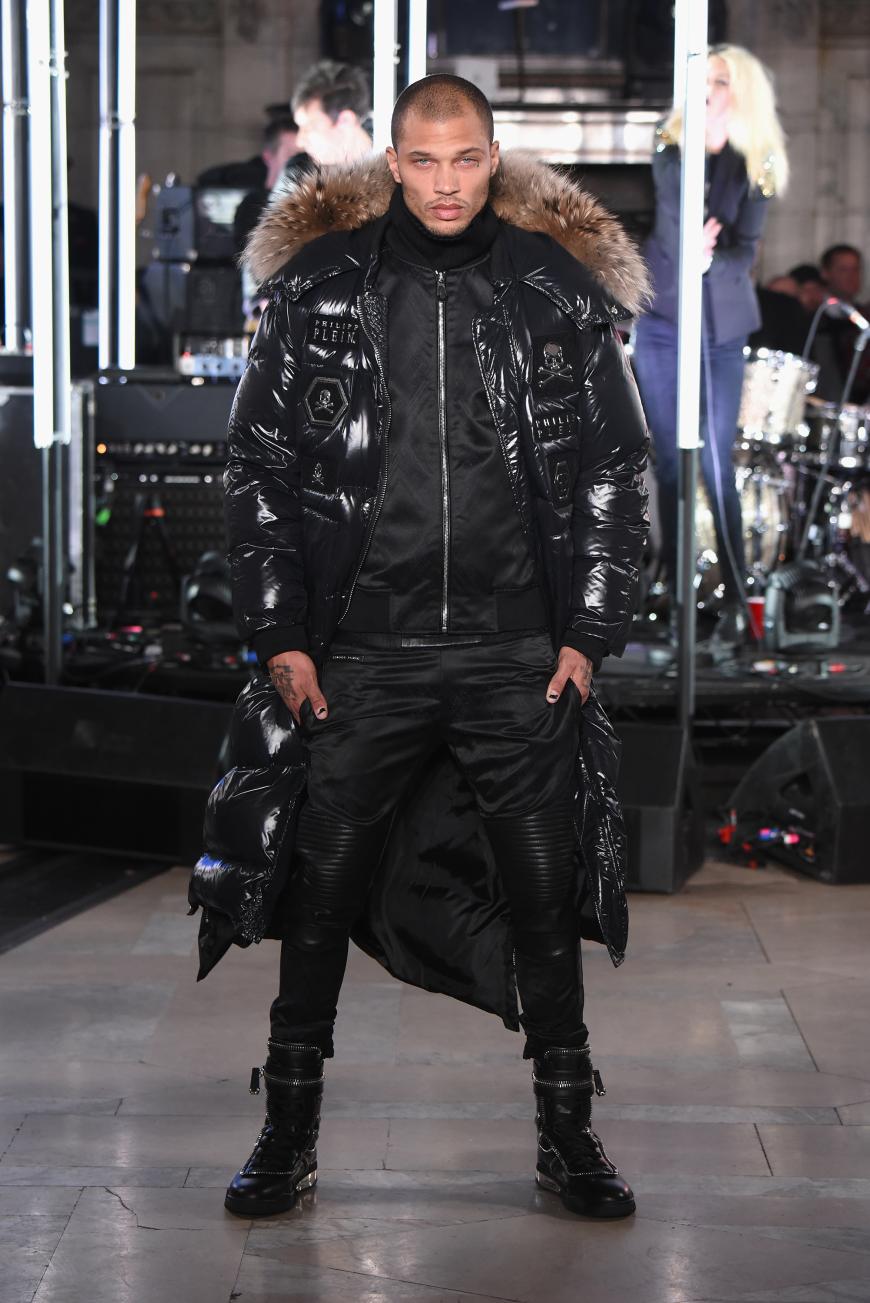 Jeremy Meeks mit düsterer Miene auf dem Catwalk.