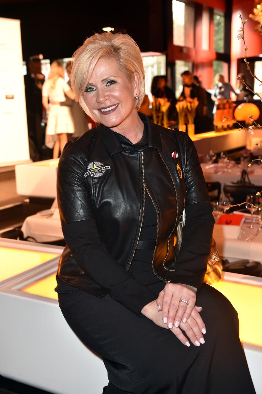 Claudia Effenberg sieht plötzlich umwerfend aus - auch die Fans sind aus dem Häuschen.