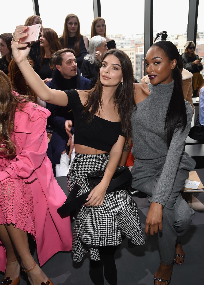 Zeit für ein Selfie: Emily Ratajkowski und Jourdan Dunn