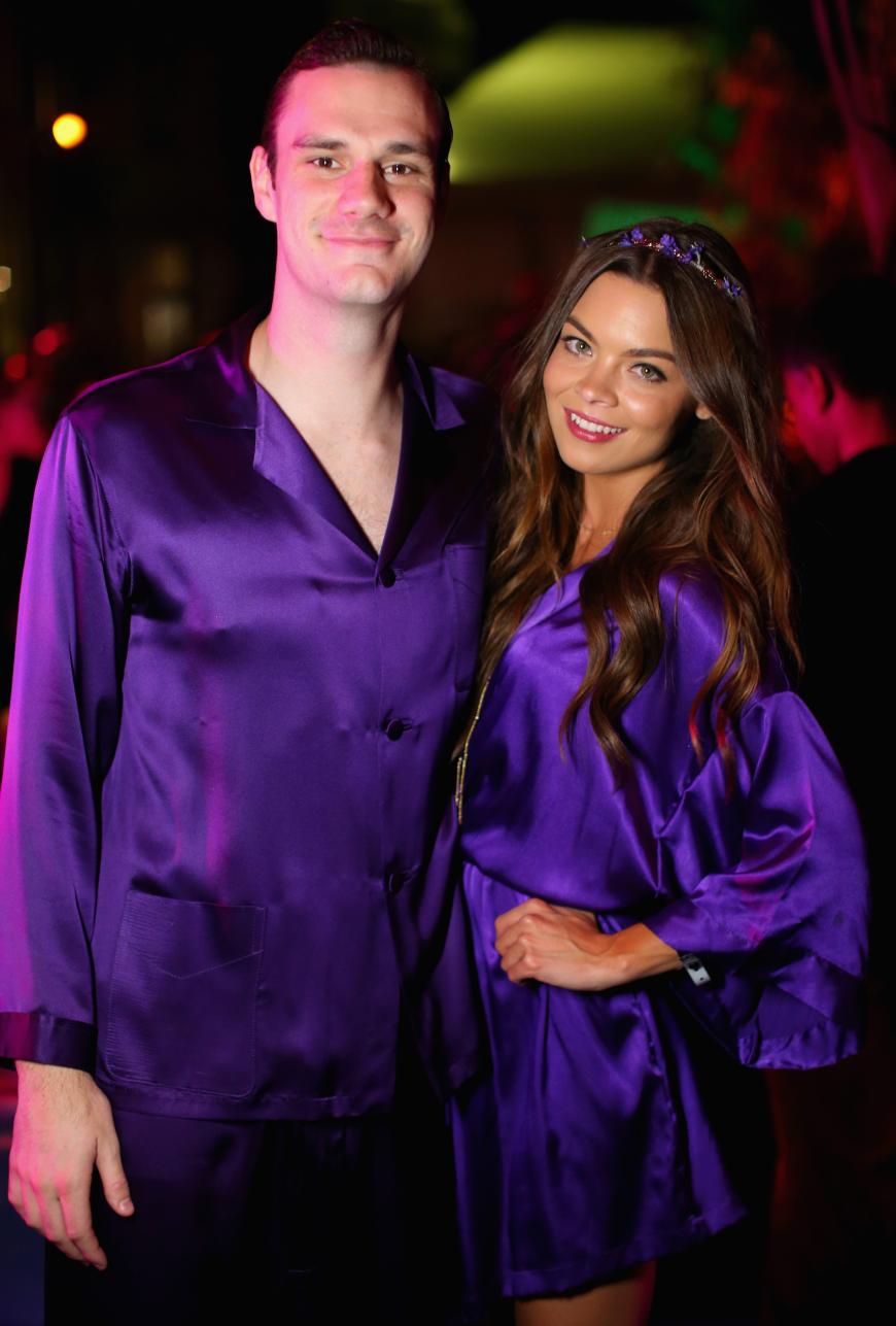 Seit 2015 ist Scarlett mit Cooper Hefner, dem Sohn des legendären Hugh Hefner, verlobt.