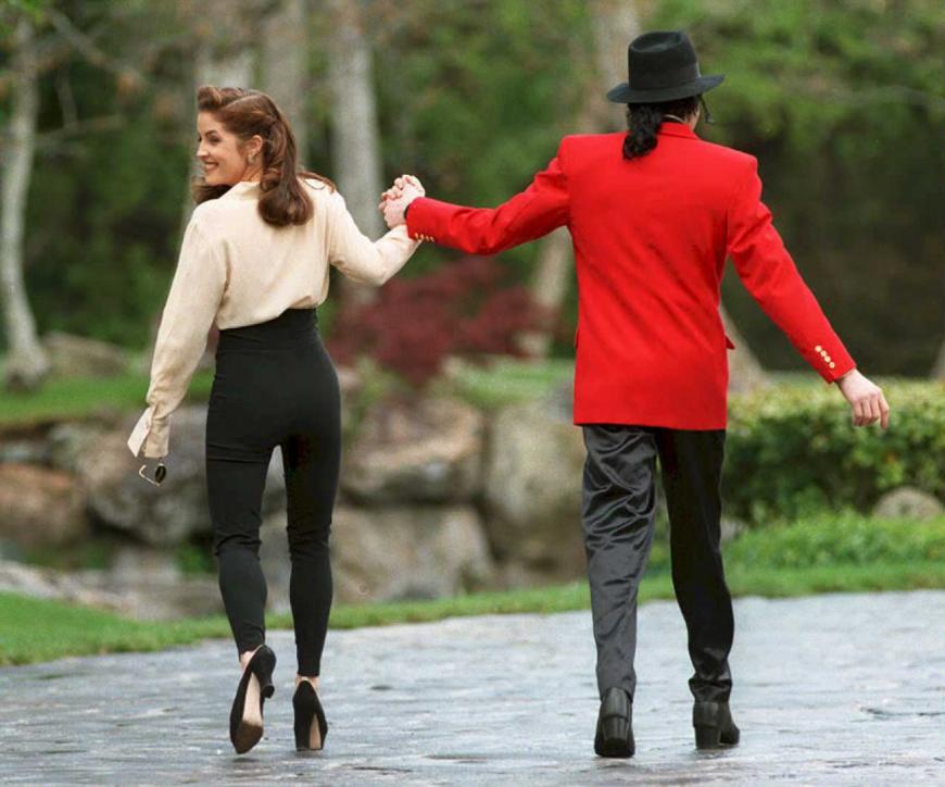 Von 1994 bis 1996 war Lisa Marie Presley mit Michael Jackson verheiratet.